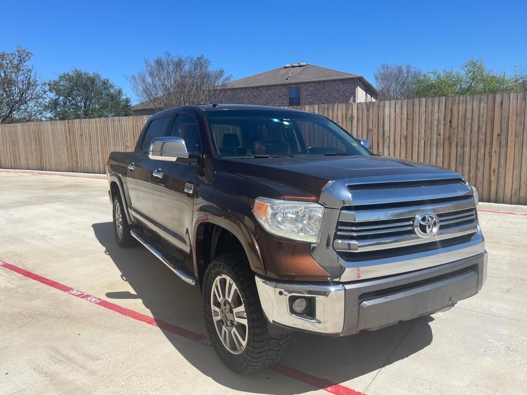 Toyota Tundra Platinum CrewMax 5.7L FFV 4WD 2016