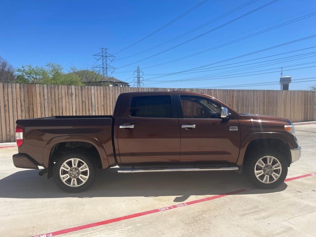 Toyota Tundra Platinum CrewMax 5.7L FFV 4WD 2016