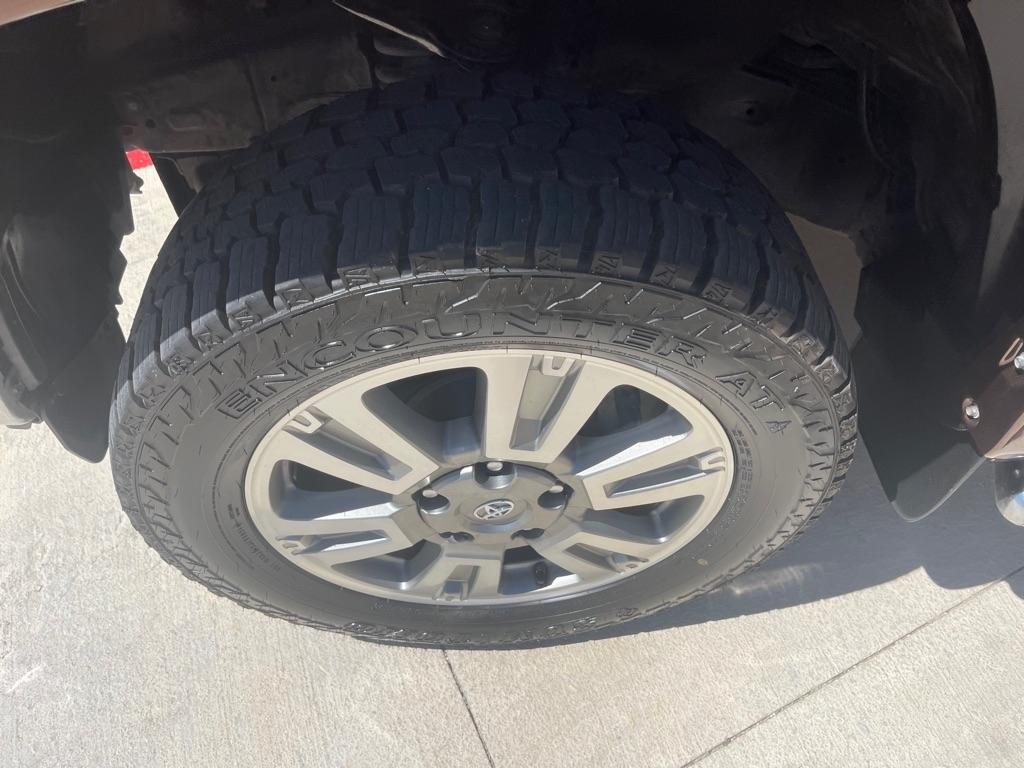 Toyota Tundra Platinum CrewMax 5.7L FFV 4WD 2016