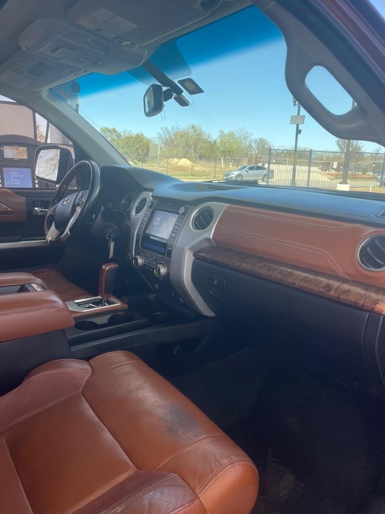 Toyota Tundra Platinum CrewMax 5.7L FFV 4WD 2016