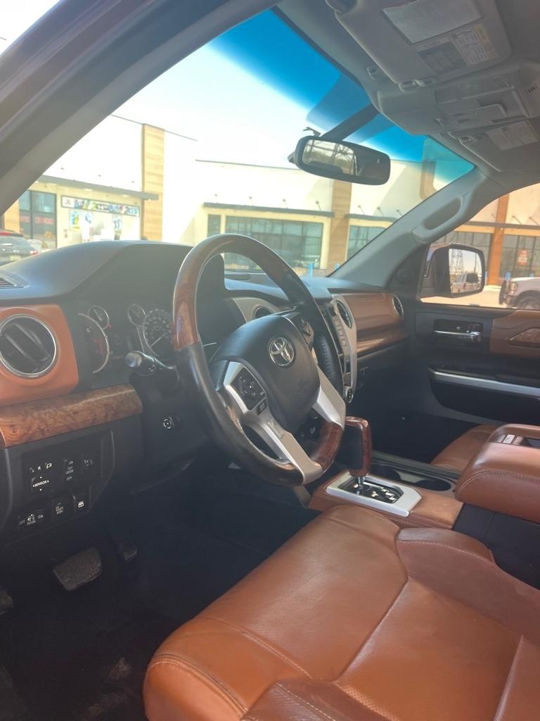 Toyota Tundra Platinum CrewMax 5.7L FFV 4WD 2016