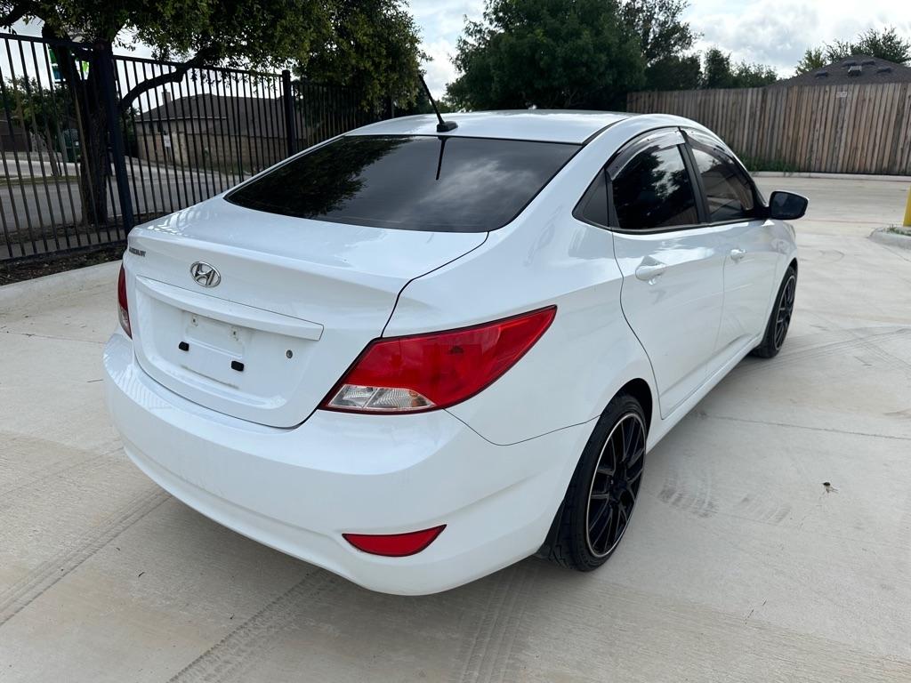 Hyundai Accent SE 4-Door 6A 2017