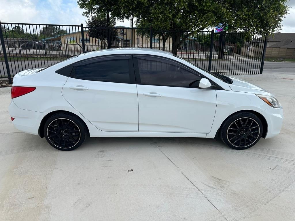 Hyundai Accent SE 4-Door 6A 2017