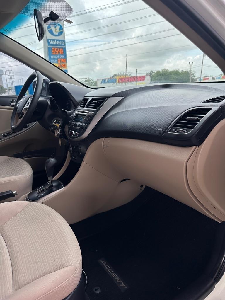 Hyundai Accent SE 4-Door 6A 2017