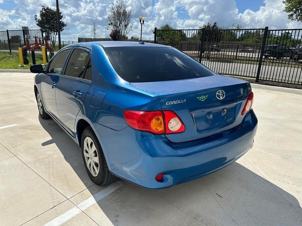 Toyota Corolla 4dr Sdn Base Auto 2010