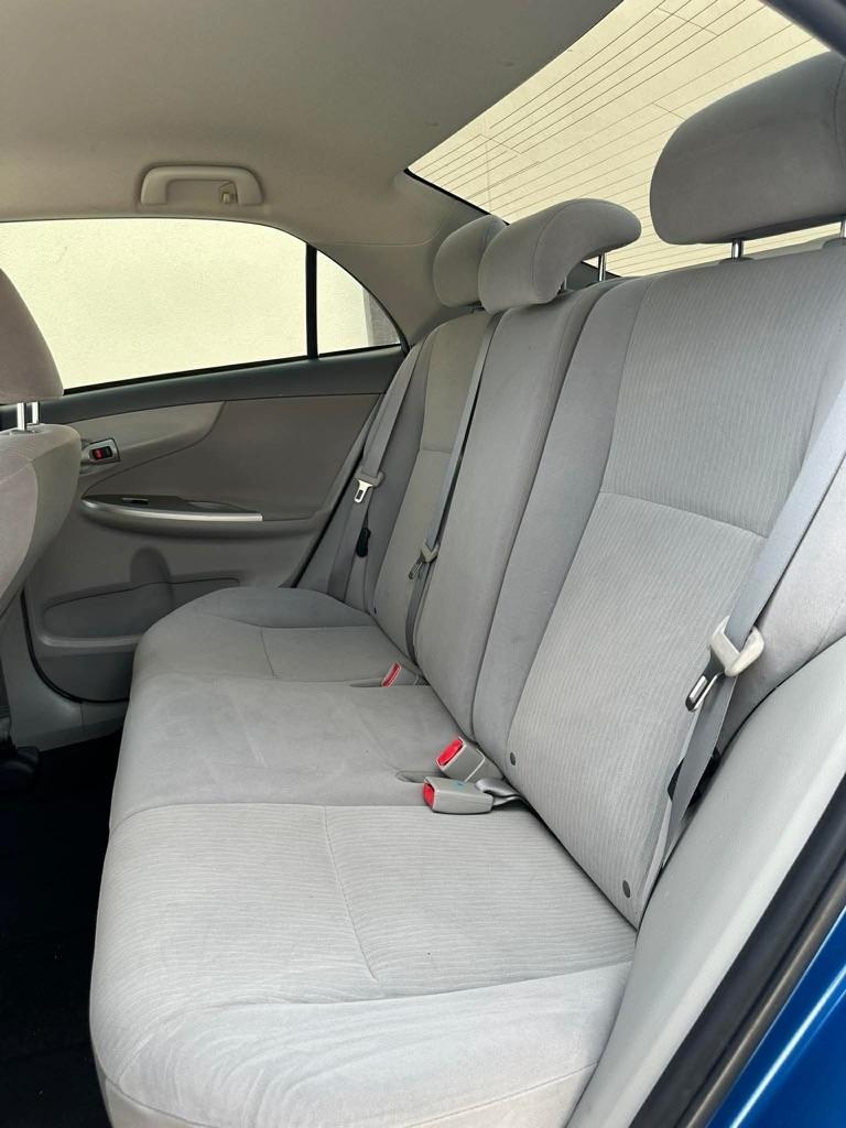 Toyota Corolla 4dr Sdn Base Auto 2010