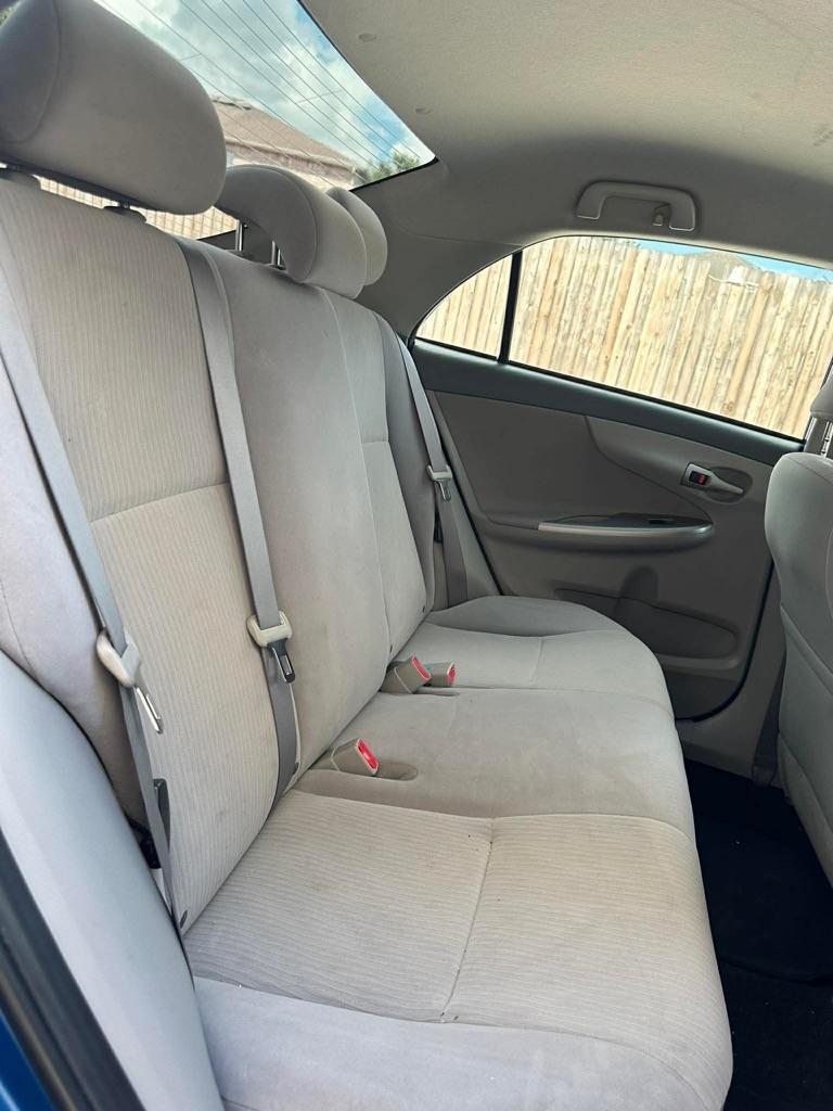 Toyota Corolla 4dr Sdn Base Auto 2010