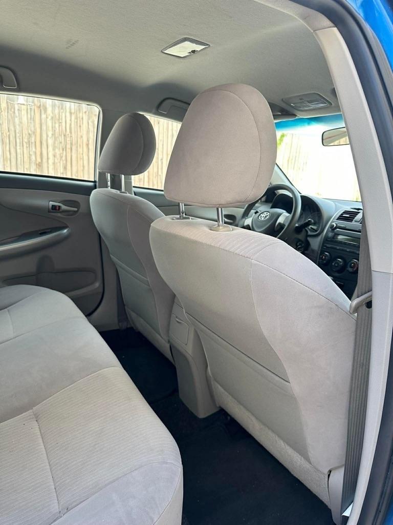 Toyota Corolla 4dr Sdn Base Auto 2010