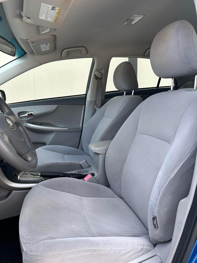Toyota Corolla 4dr Sdn Base Auto 2010