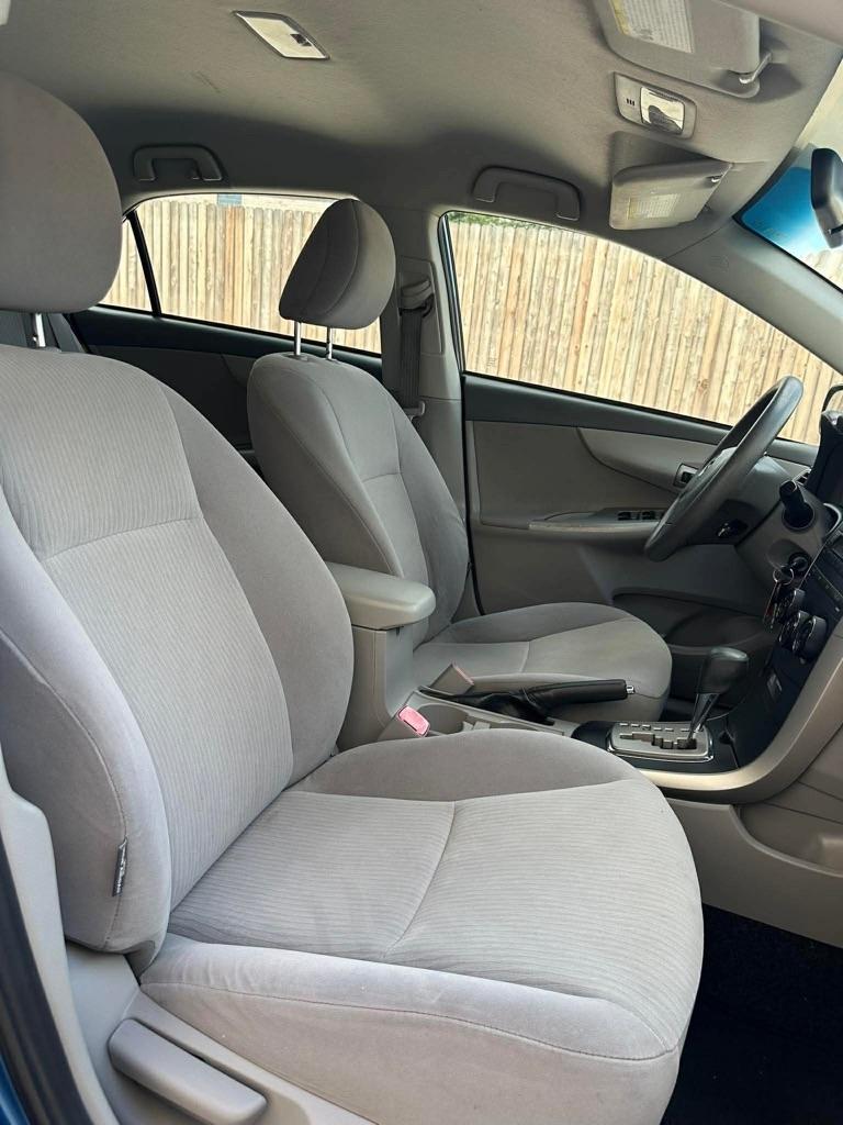 Toyota Corolla 4dr Sdn Base Auto 2010