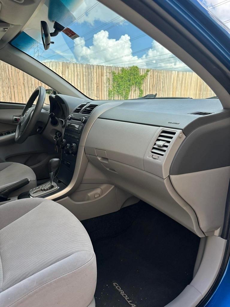 Toyota Corolla 4dr Sdn Base Auto 2010