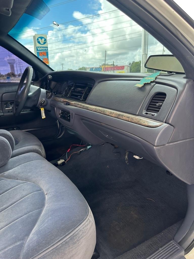 Ford Crown Victoria Base 1999