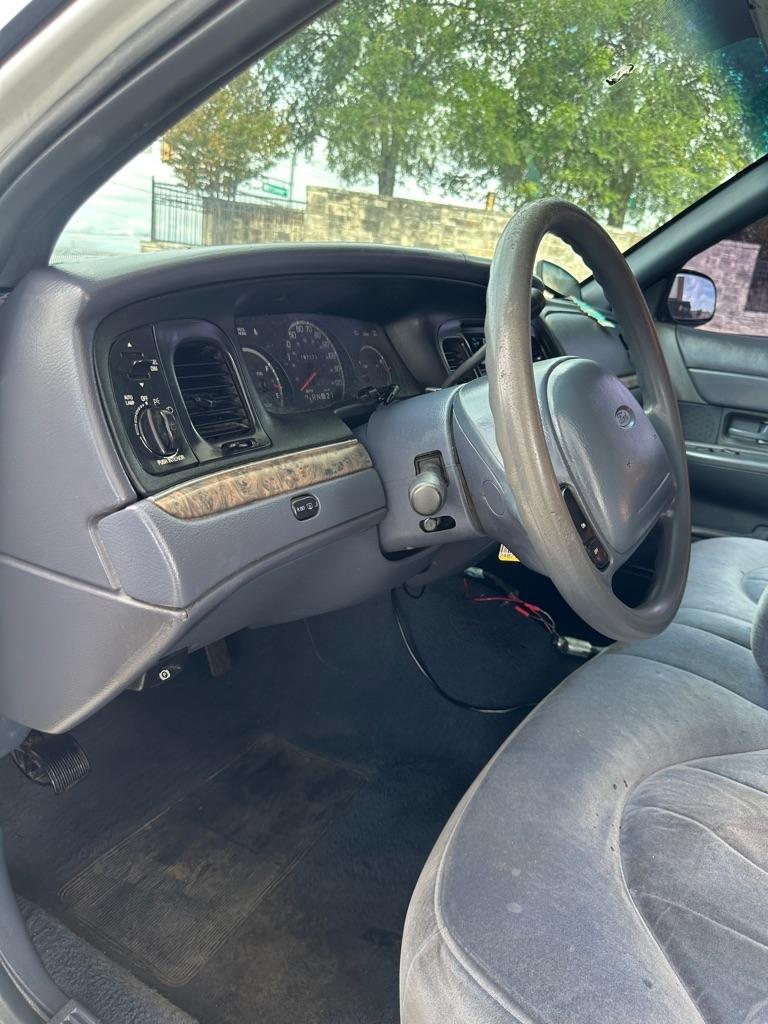 Ford Crown Victoria Base 1999
