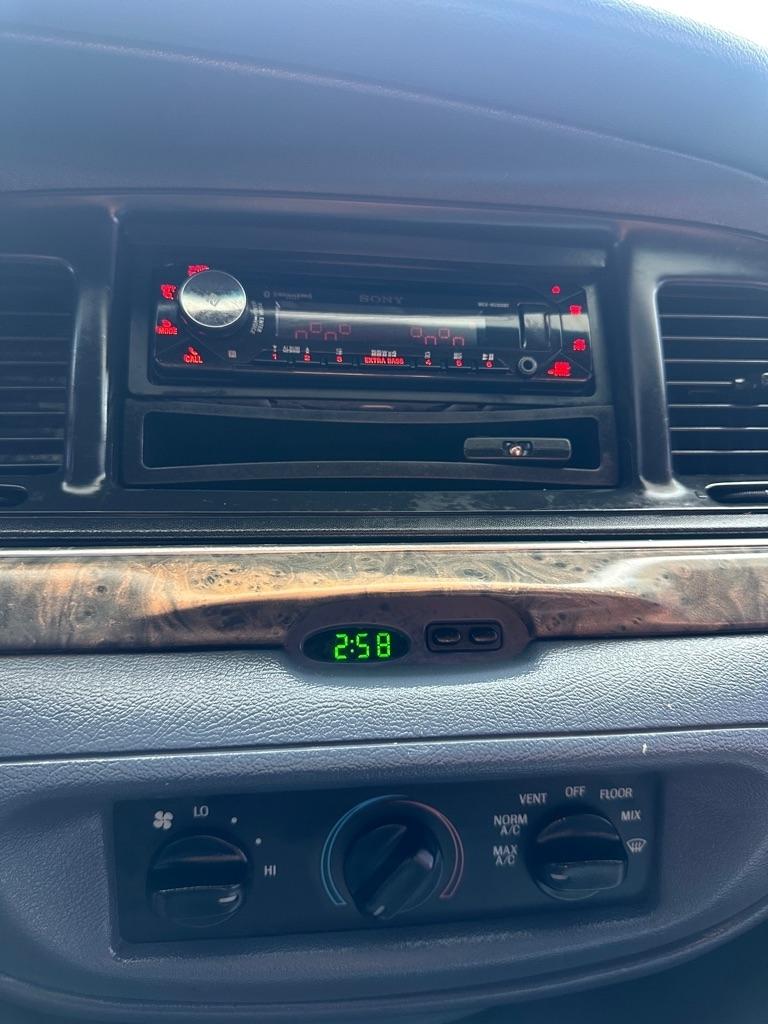 Ford Crown Victoria Base 1999