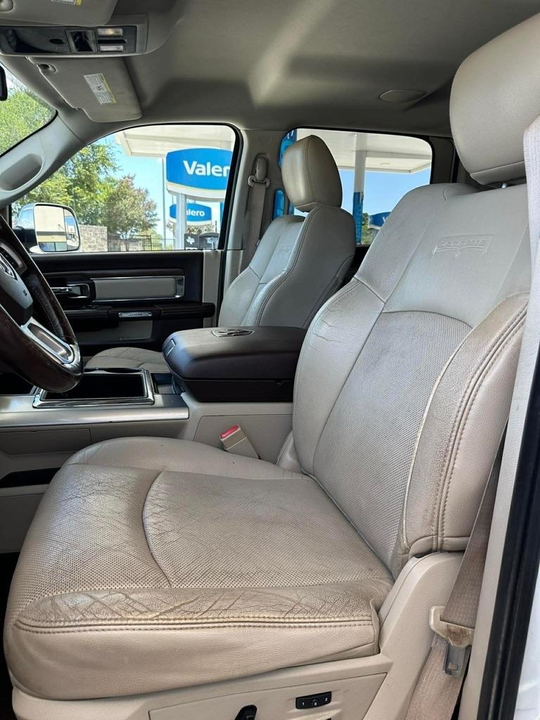 RAM 3500 Laramie Mega Cab 4WD DRW 2015