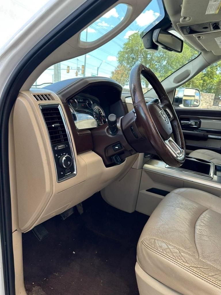 RAM 3500 Laramie Mega Cab 4WD DRW 2015