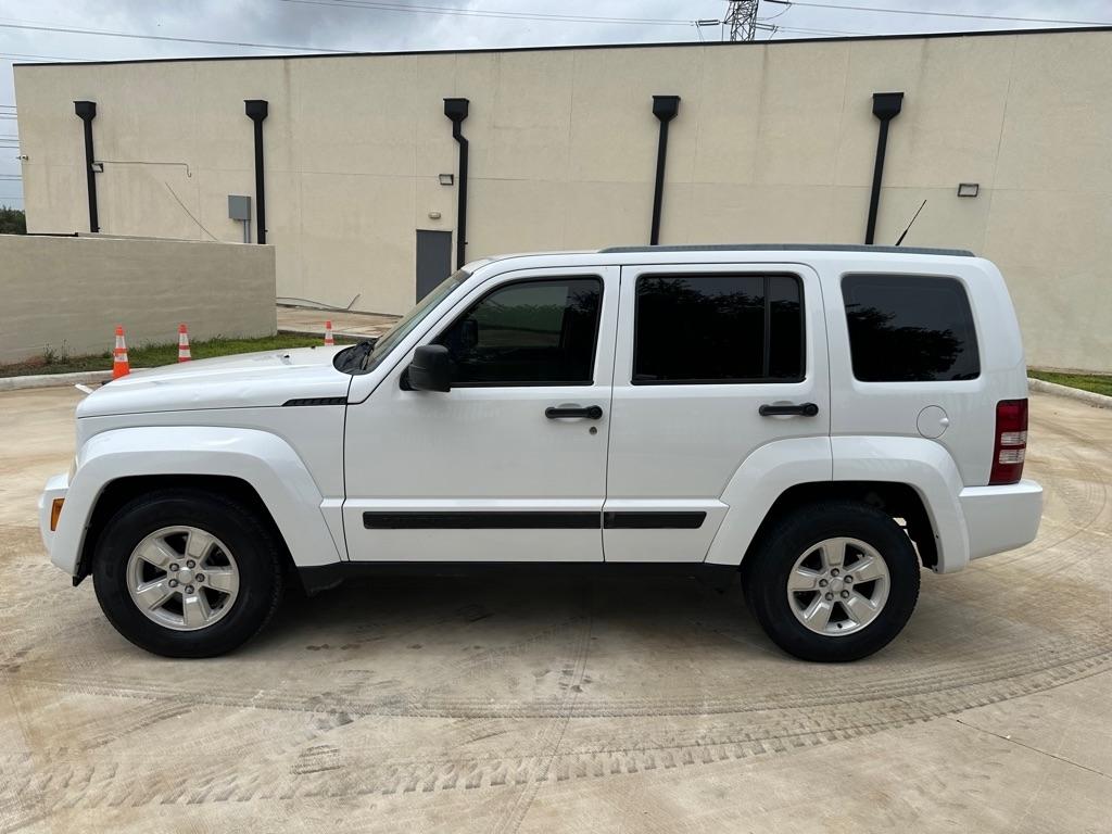 Jeep Liberty Sport 2WD 2011