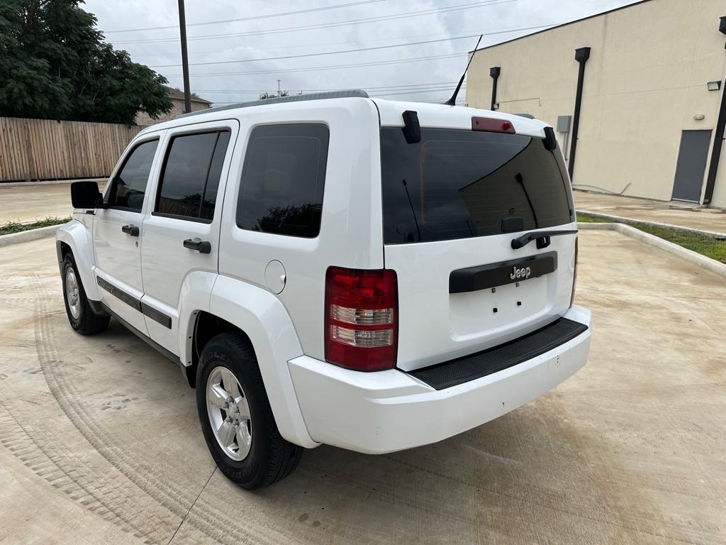 Jeep Liberty Sport 2WD 2011