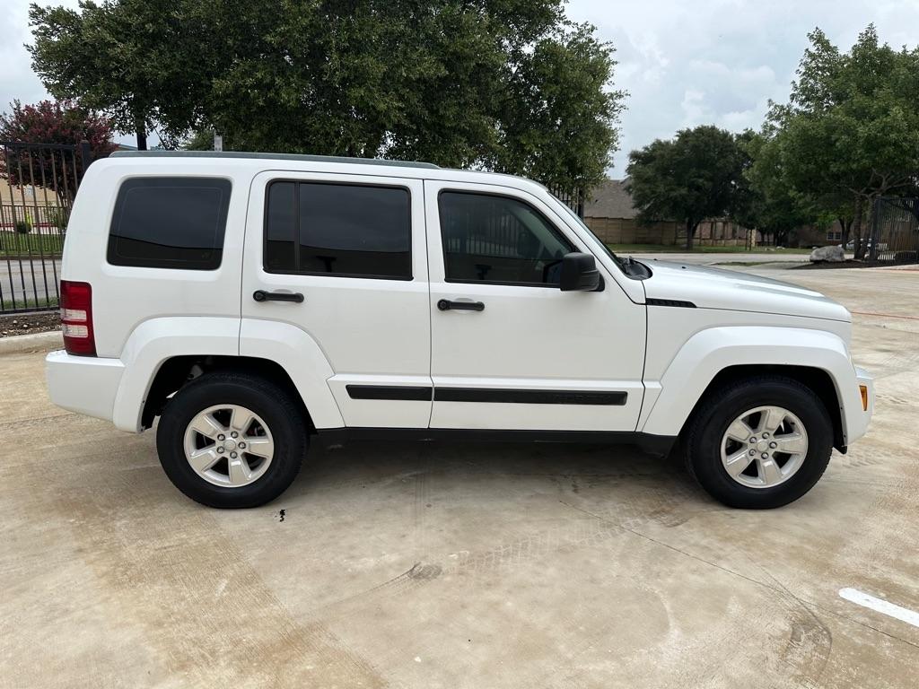 Jeep Liberty Sport 2WD 2011