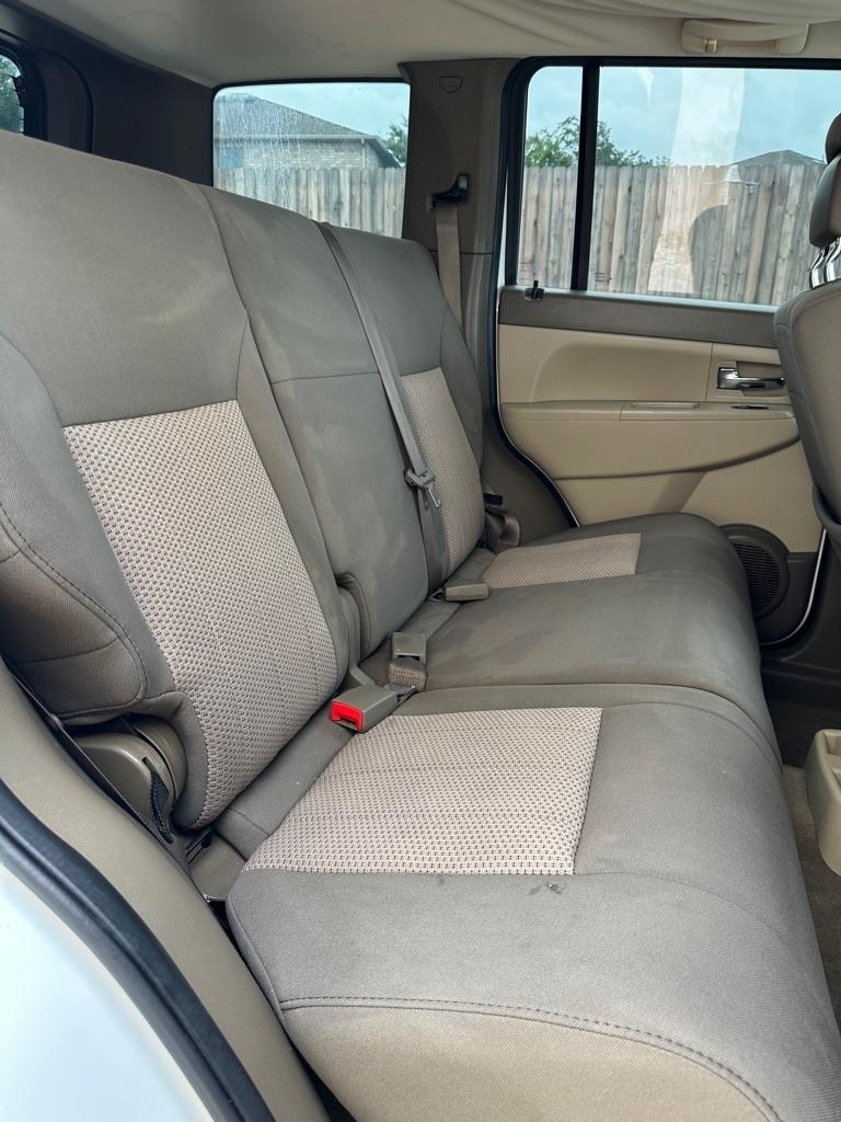 Jeep Liberty Sport 2WD 2011