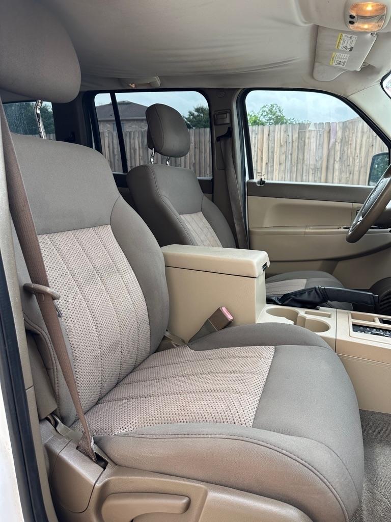 Jeep Liberty Sport 2WD 2011