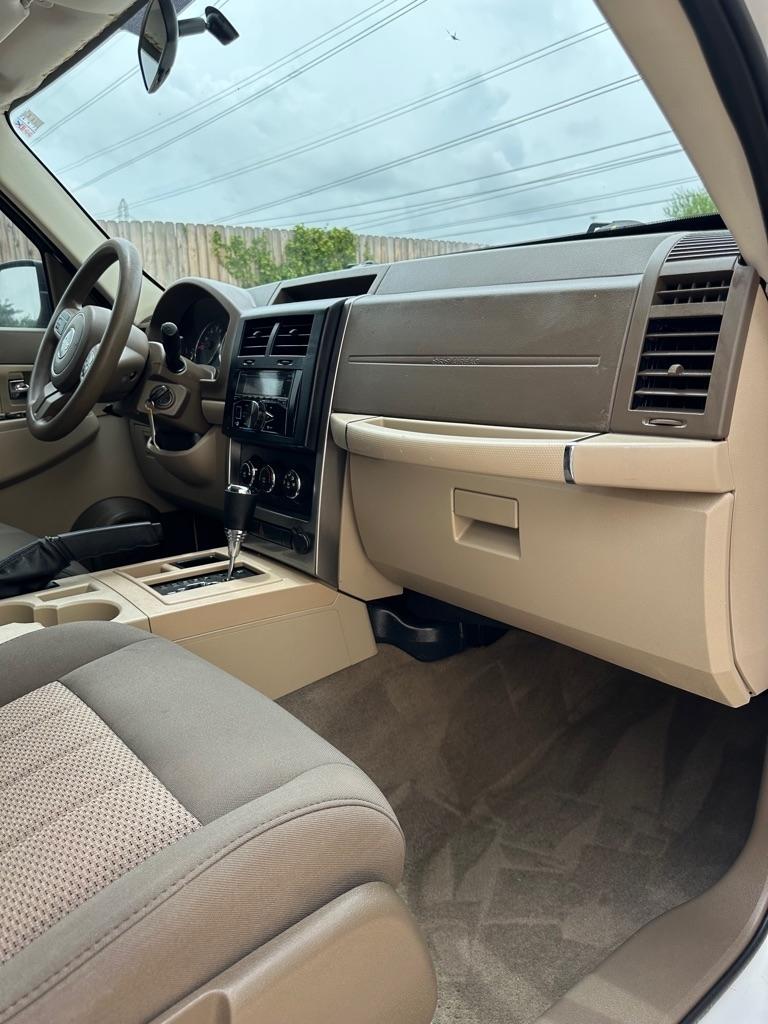 Jeep Liberty Sport 2WD 2011