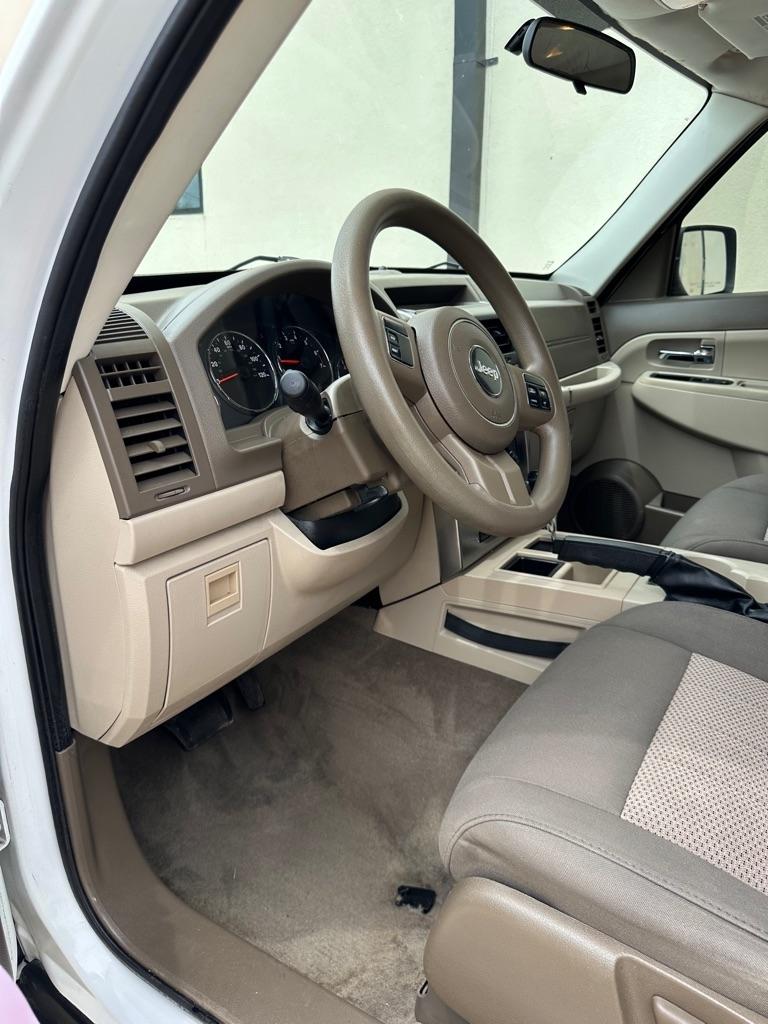 Jeep Liberty Sport 2WD 2011