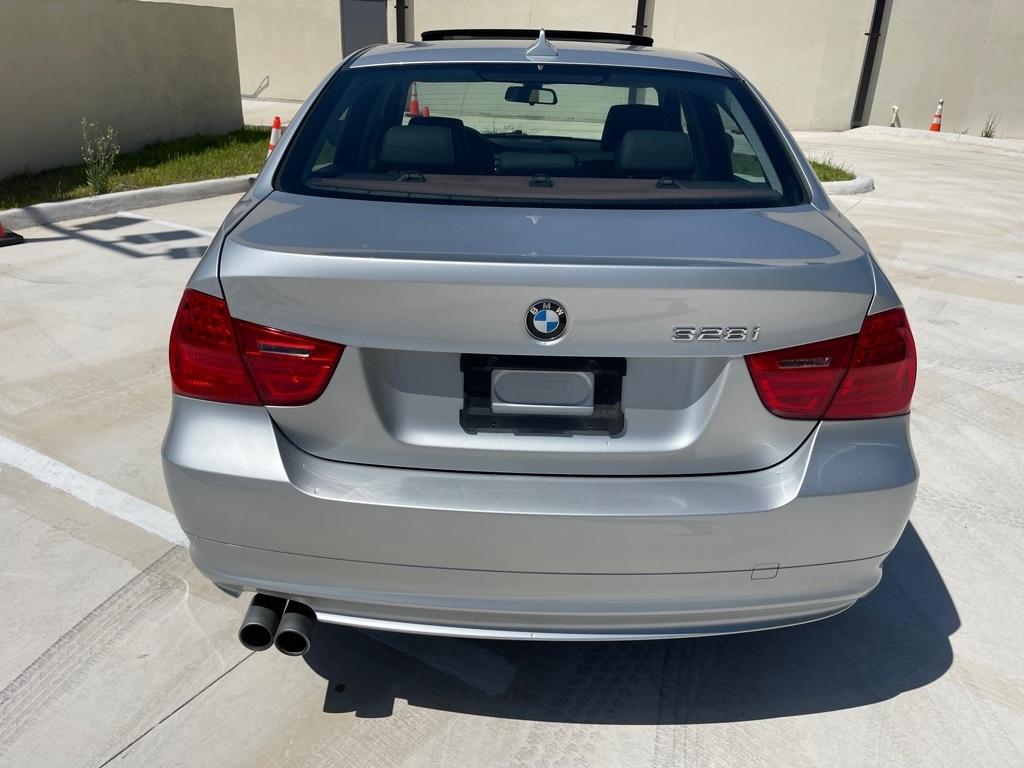 BMW 3-Series 328i 2009