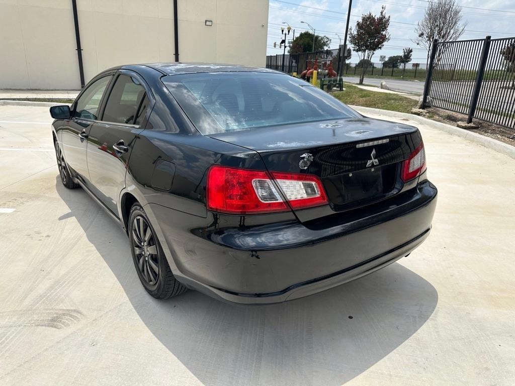 Mitsubishi Galant ES 2011