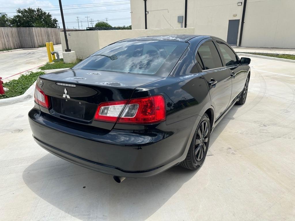 Mitsubishi Galant ES 2011