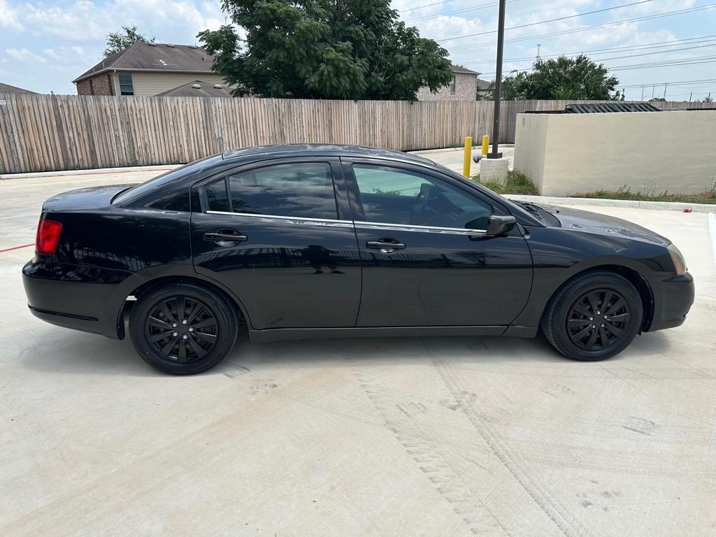 Mitsubishi Galant ES 2011