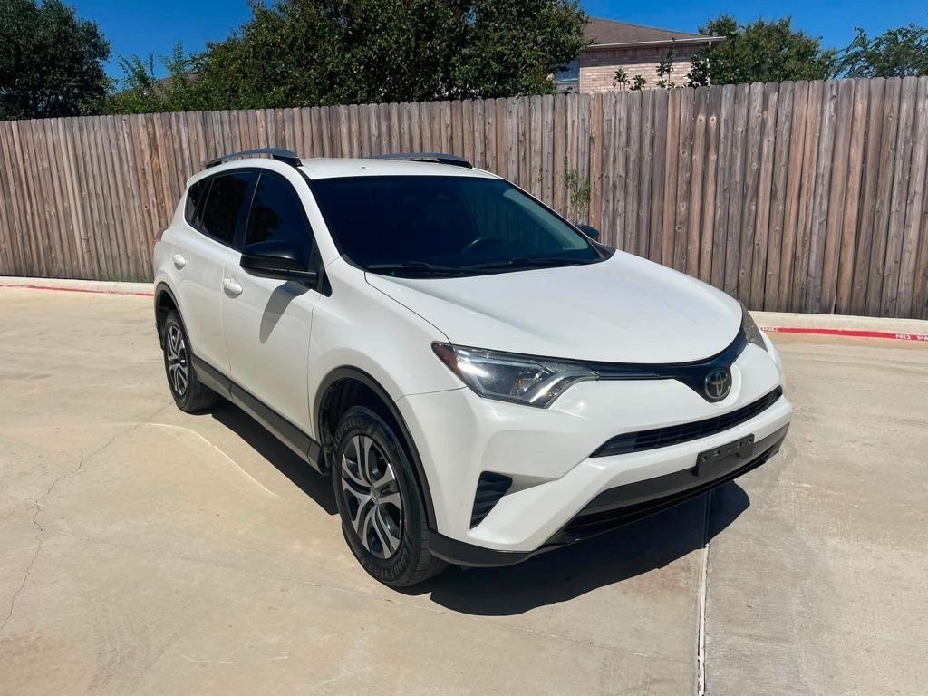 Toyota RAV4 LE AWD 2018