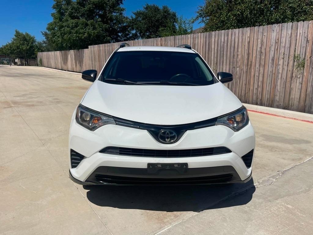 Toyota RAV4 LE AWD 2018