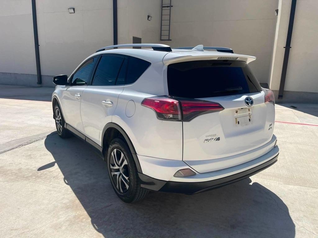 Toyota RAV4 LE AWD 2018