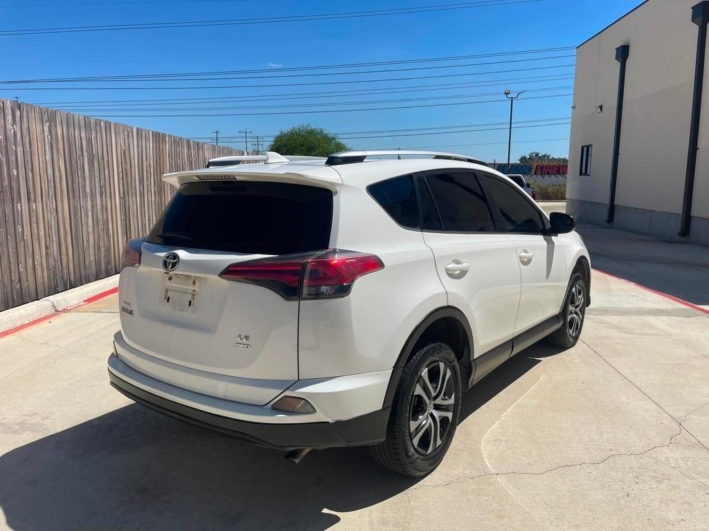Toyota RAV4 LE AWD 2018