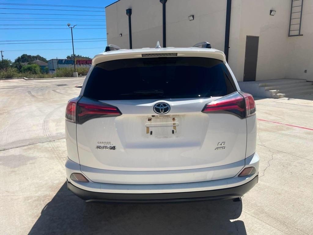 Toyota RAV4 LE AWD 2018