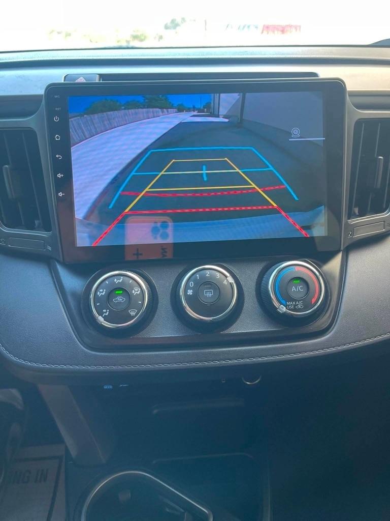 Toyota RAV4 LE AWD 2018