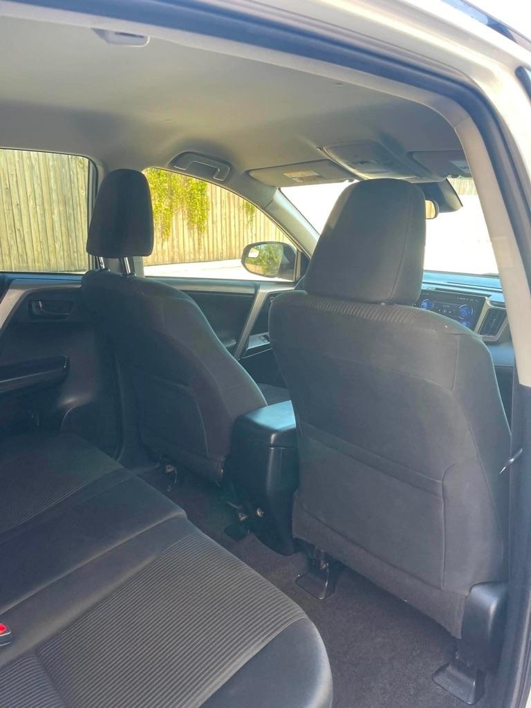 Toyota RAV4 LE AWD 2018