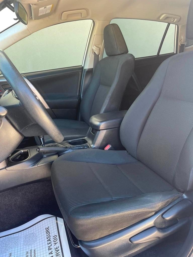 Toyota RAV4 LE AWD 2018