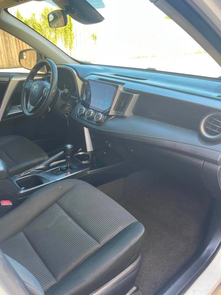 Toyota RAV4 LE AWD 2018