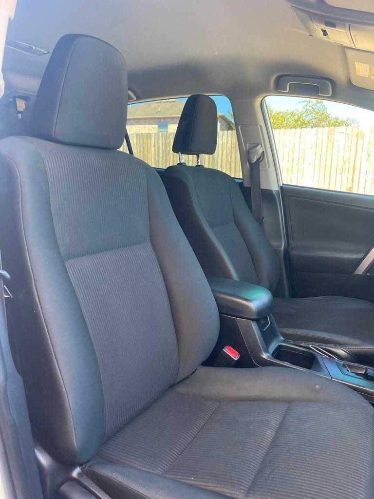 Toyota RAV4 LE AWD 2018