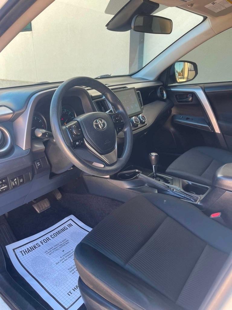 Toyota RAV4 LE AWD 2018