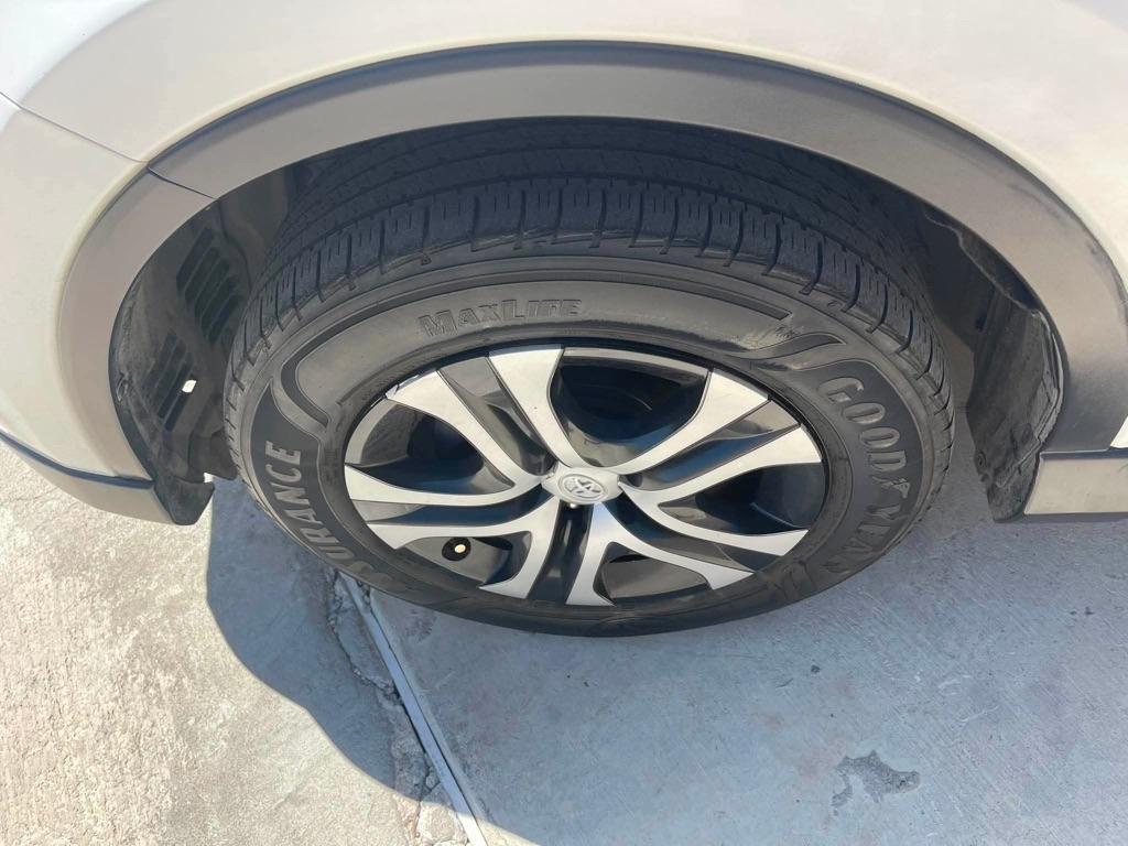 Toyota RAV4 LE AWD 2018