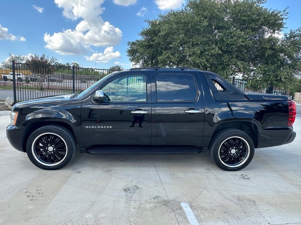 Chevrolet Avalanche LS 2WD 2012