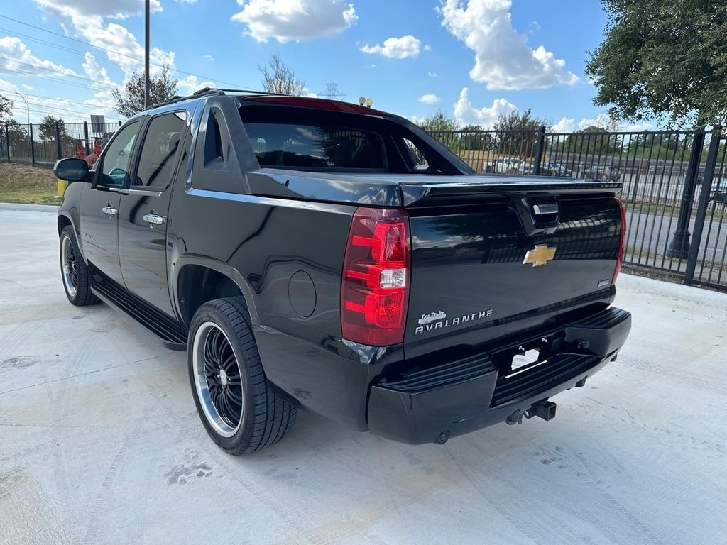 Chevrolet Avalanche LS 2WD 2012