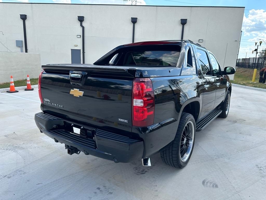 Chevrolet Avalanche LS 2WD 2012