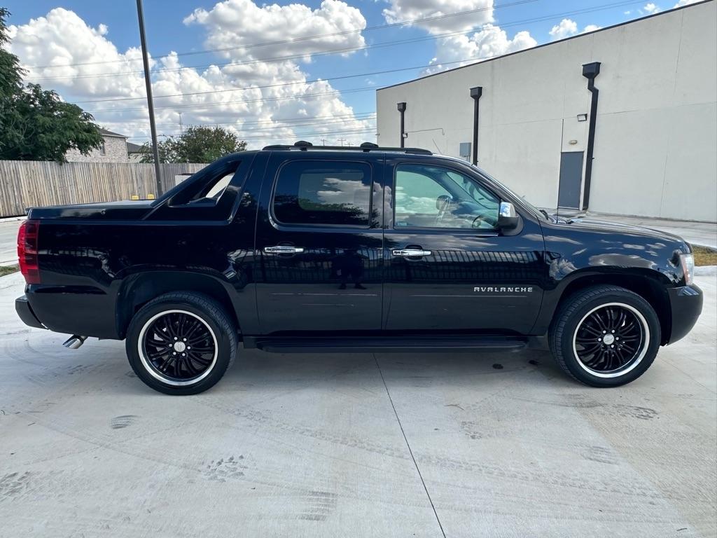Chevrolet Avalanche LS 2WD 2012