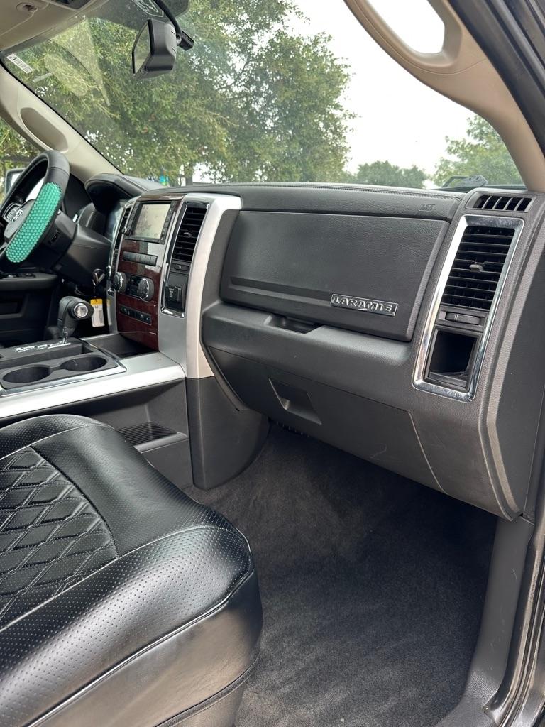 RAM 1500 Laramie Crew Cab 4WD 2012