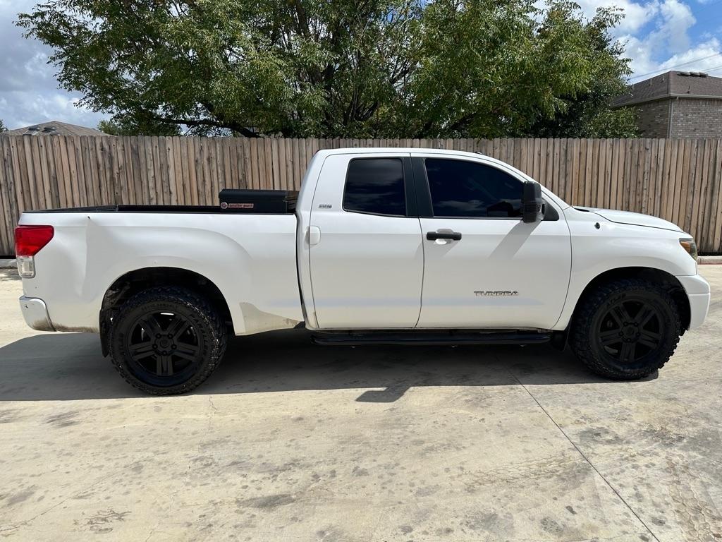 Toyota Tundra Tundra-Grade Double Cab 4.6L 2WD 2011