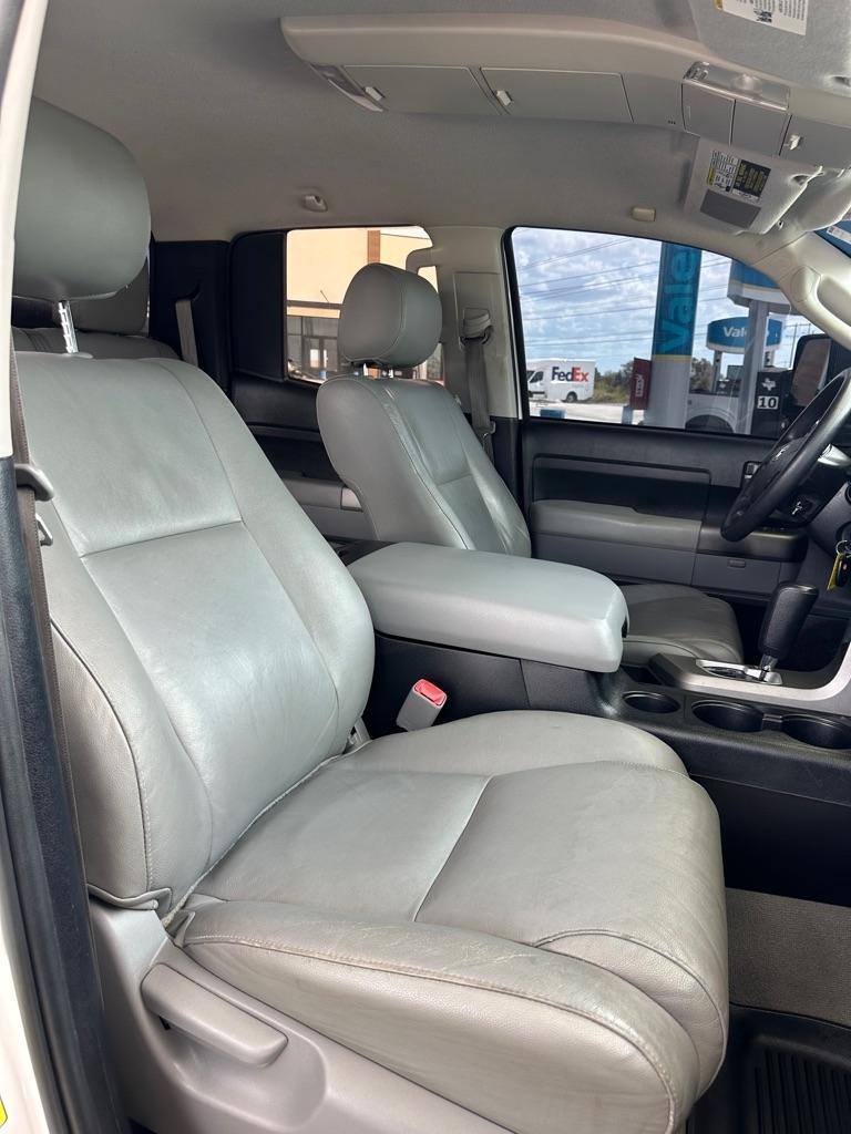 Toyota Tundra Tundra-Grade Double Cab 4.6L 2WD 2011